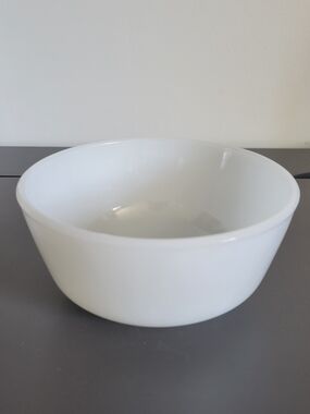 Anchor Hocking Fire King White Milk Glass Serving Bowl 8